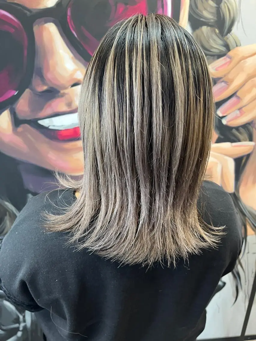 セミロング カラー パーマ ヘアアレンジ メンズ キッズ ネイル マツエク・マツパ メンズブリーチ メンズハイライト メンズインナーカラー メンズ韓国風 ブリーチ 久木原 ゆりのヘアスタイル