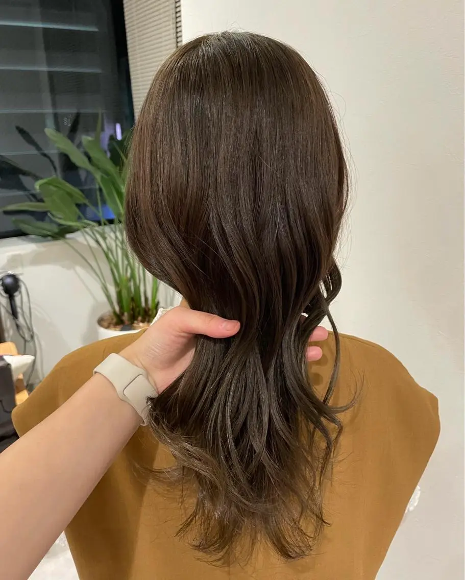 セミロング モテ髪🫧赤み消し カラー表参道きょうこのヘアスタイル