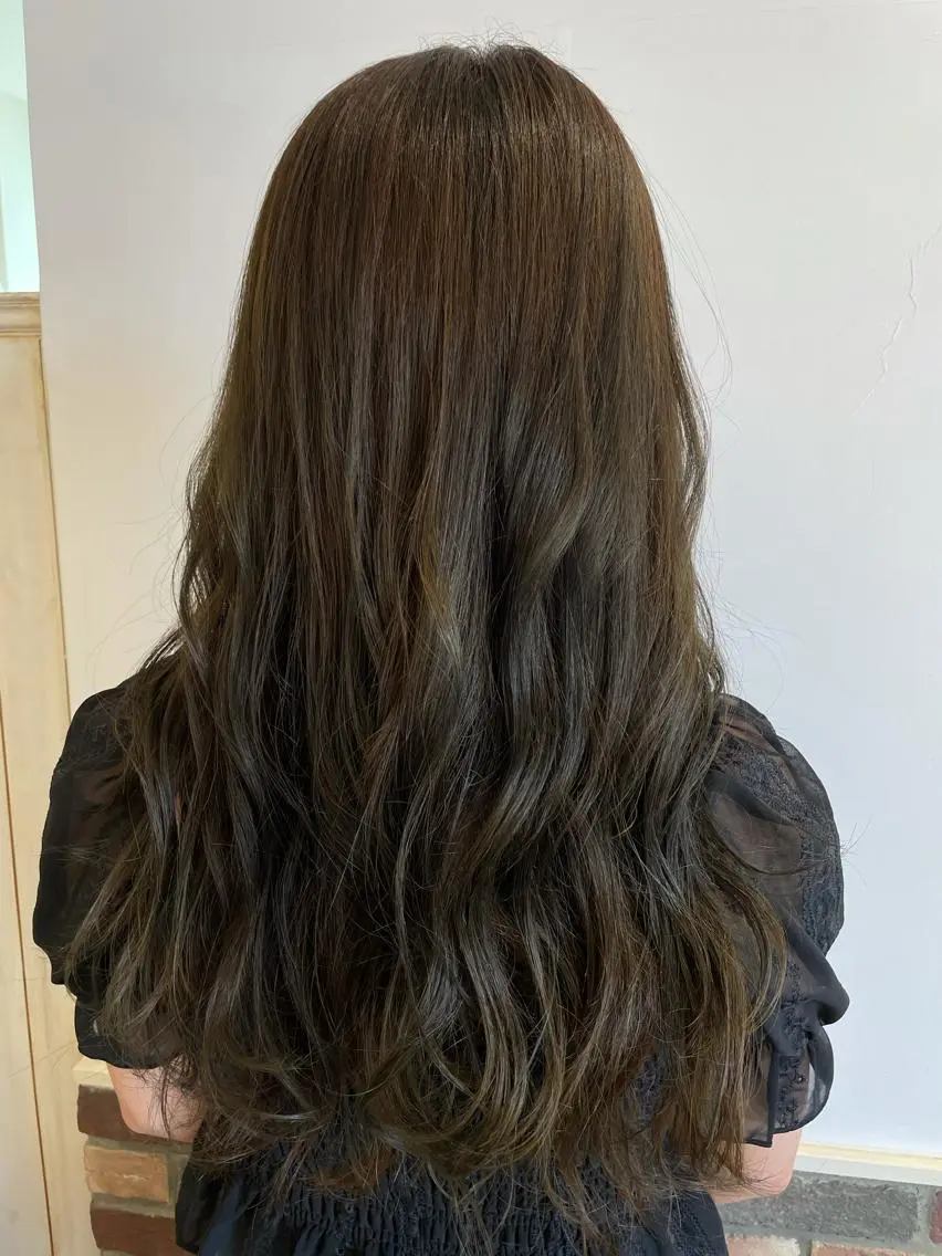 ロング カラー 透明感カラー 🩶🩵🩷AIRIのヘアスタイル
