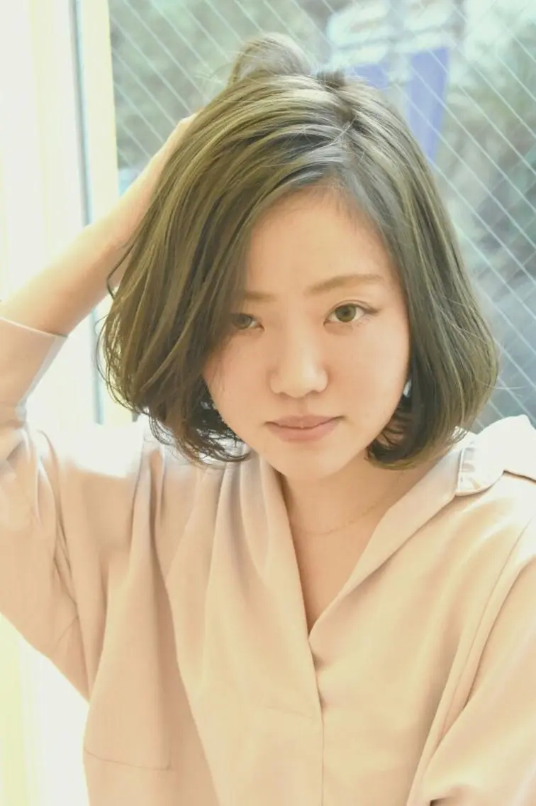ミディアム カラー グレージュ ハイライトカラー ボブ ハイライト 山形 光輪子のヘアスタイル