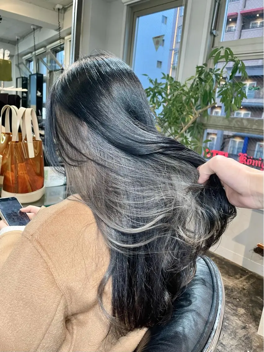 ロング カラー ブリーチ 元町神戸 國井椋介のヘアスタイル