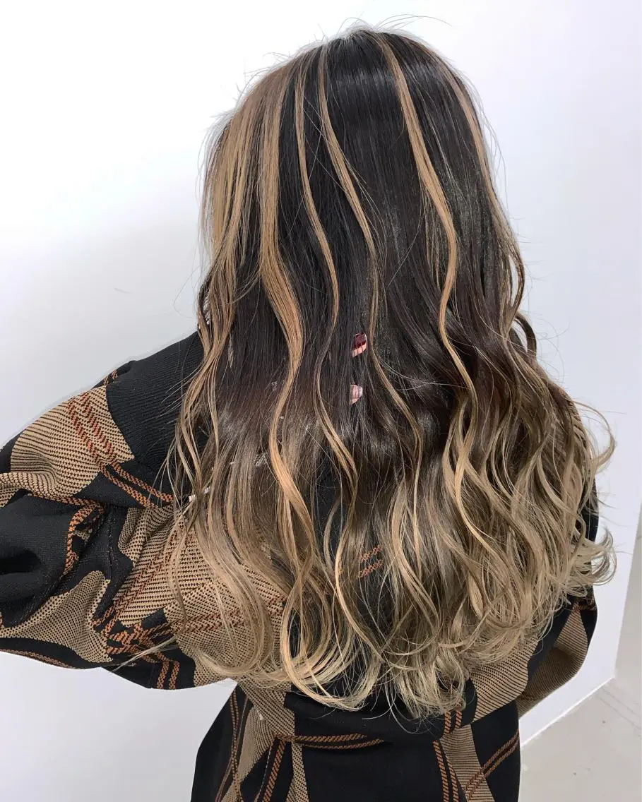 ロング レイヤーカット 山田 絵里菜のヘアスタイル