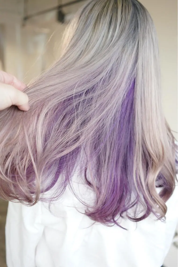 ロング カラー ベージュカラー インナーカラー パープルカラー ホワイトベージュ ヘアカラー トリートメント ハイトーン/レイヤー /ケアブリーチ石川治のヘアスタイル