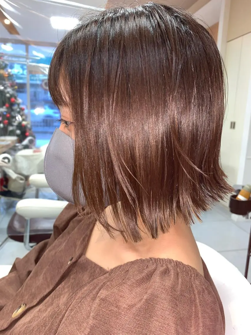 ショート カラー パーマ 外ハネヘア ヘアカラー トリートメント 髪質改善/縮毛矯正 /レイヤーカット岡部のヘアスタイル