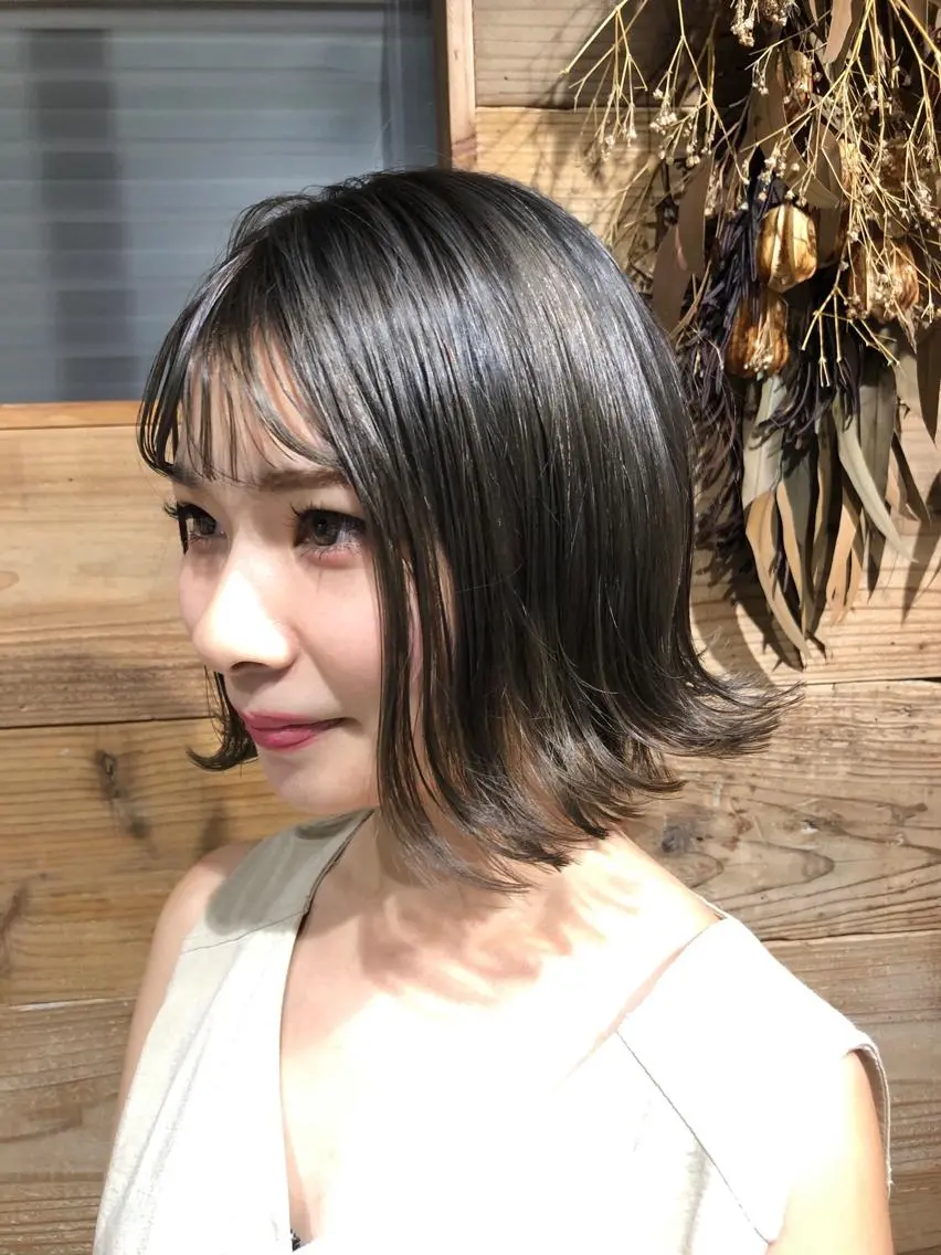 ショート カラー ブリーチ 白髪ぼかしハイライト バレイヤージュヤマトのヘアスタイル