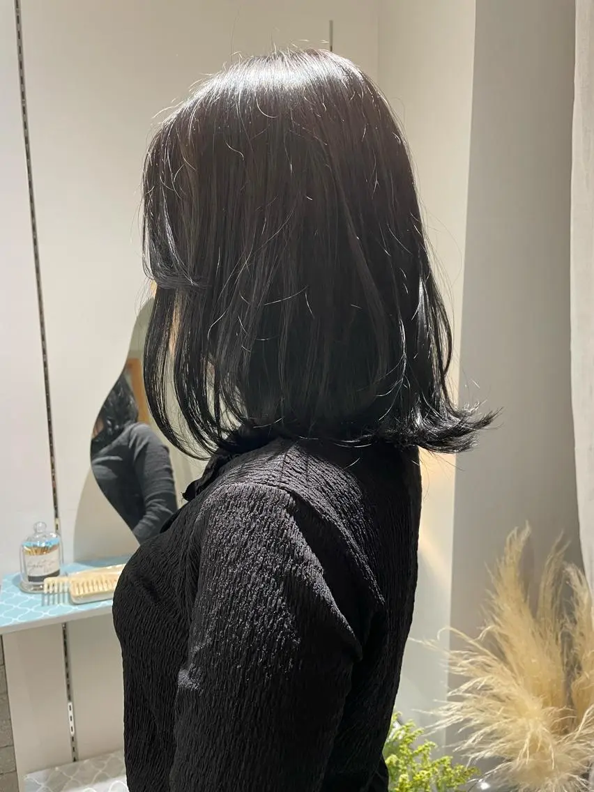 ミディアム カラー 黒髪 ブルーカラー ブルーブラック 髪質改善×美髪矯正 艶髪カラー　阪口のヘアスタイル