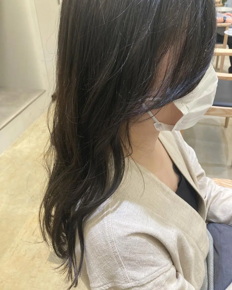 セミロング 新堀 紫音のヘアスタイル