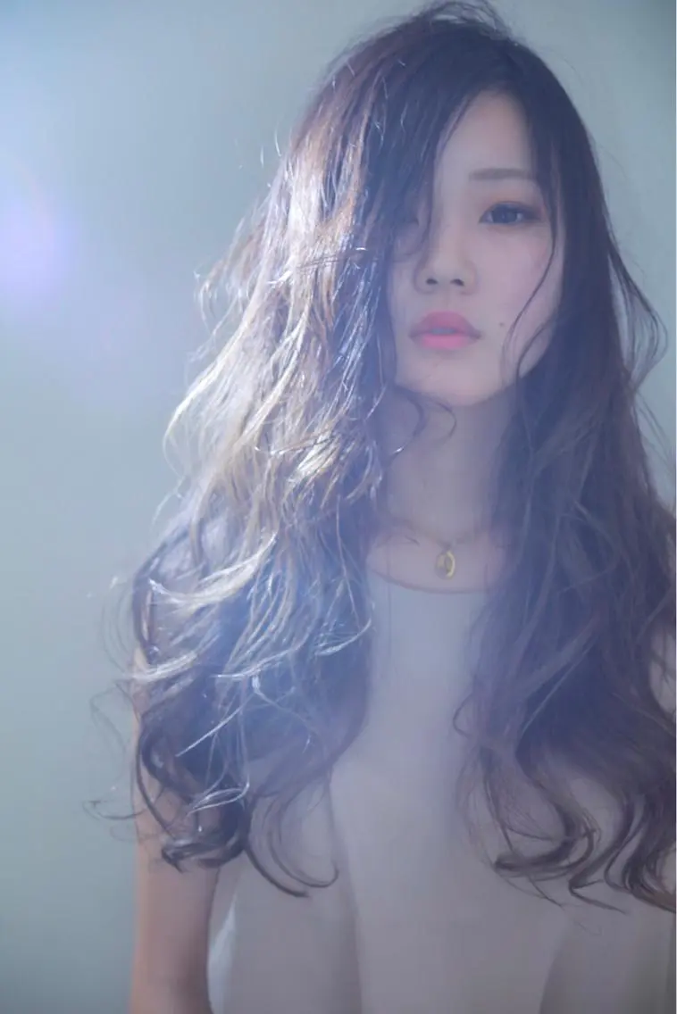 ロング ヘアカラー 伊藤 裕貴のヘアスタイル