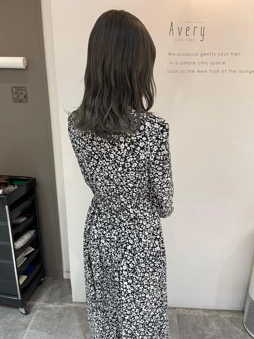 ミディアム カラー アッシュ ヘアカラー トリートメント Avery SHINのヘアスタイル