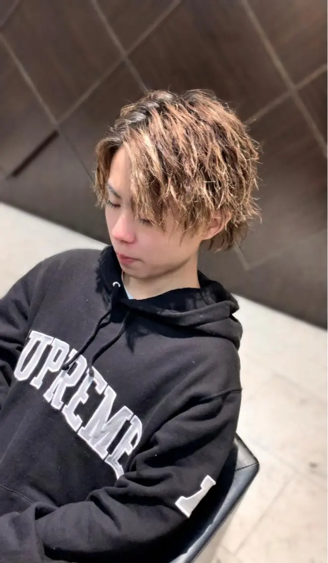 カラー パーマ メンズ センターパート カット ヘアカラー パーマ トリートメント メンズ専門 井藤 雅也のヘアスタイル