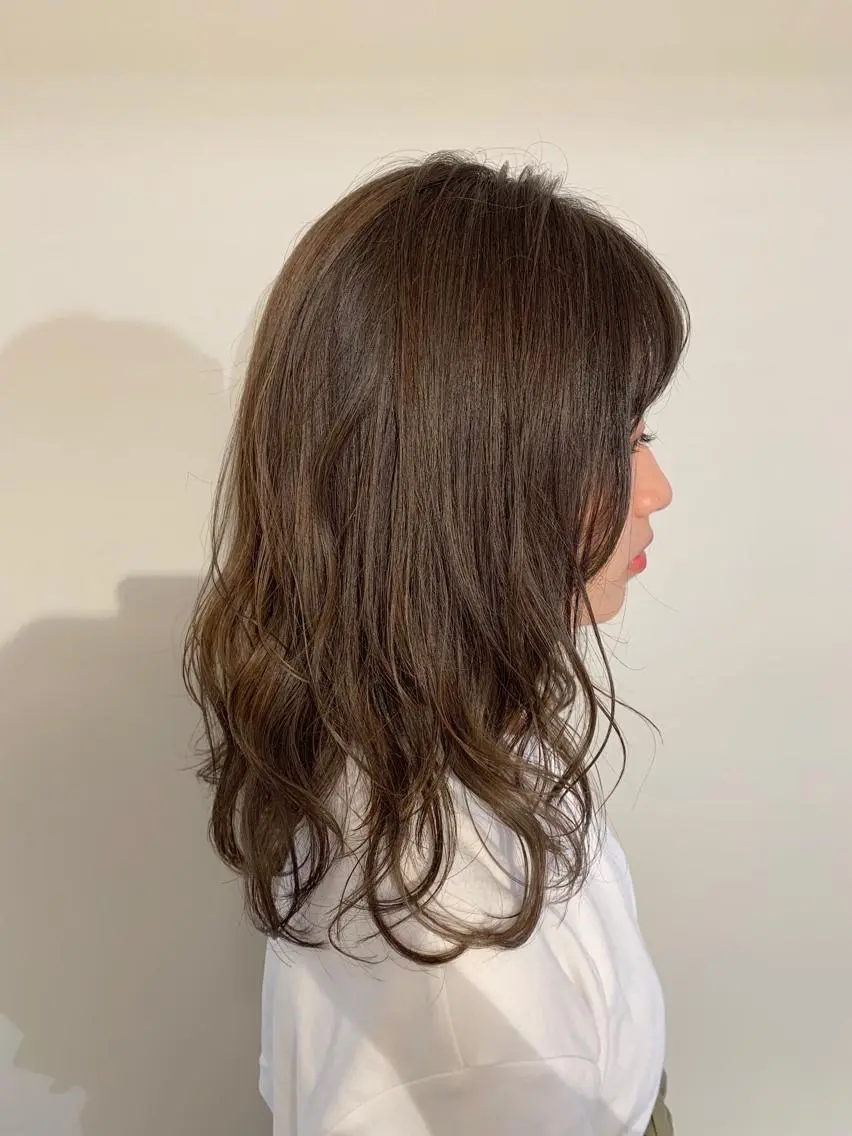 セミロング カラー パーマ ヘアアレンジ ベージュカラー インナーカラー 加藤 綾華のヘアスタイル