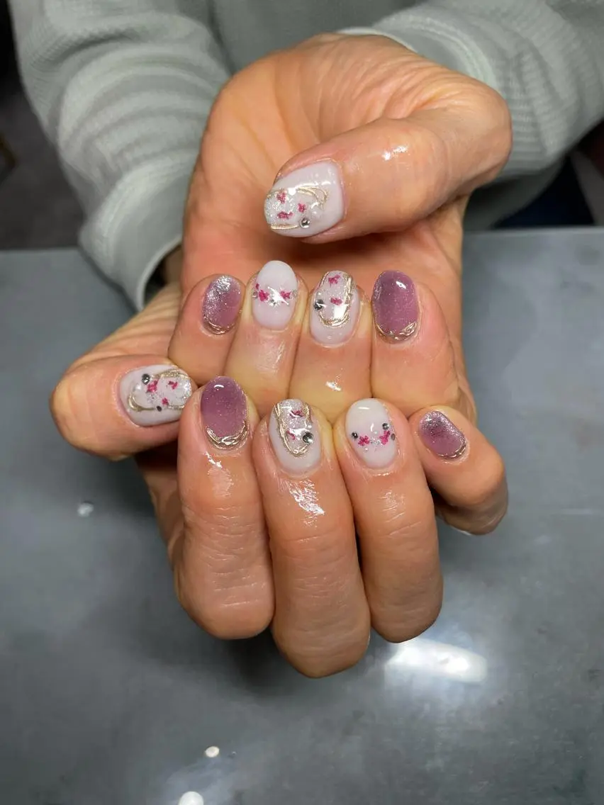 ネイル LAVISH 大和店 emi･:*+のネイルデザイン