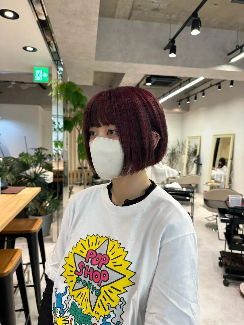 ショート カラー レイヤー/顔まわり カット/地毛風カラーのヘアスタイル