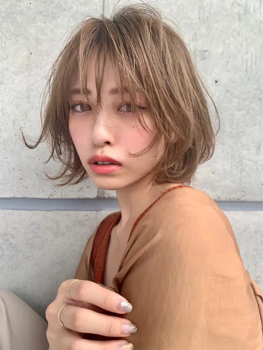 ショート カラー レイヤーカット 透明感カラーのヘアスタイル