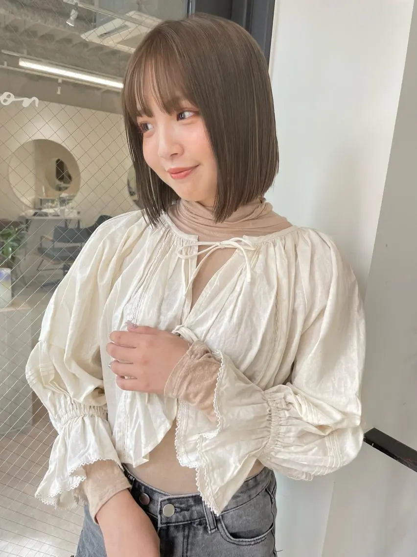 ミディアム KAORU オリーブカラーのヘアスタイル
