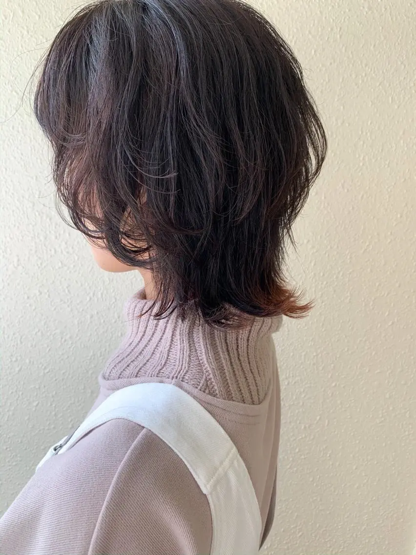 ミディアム ウルフカット yoke 《ヨーク》のヘアスタイル