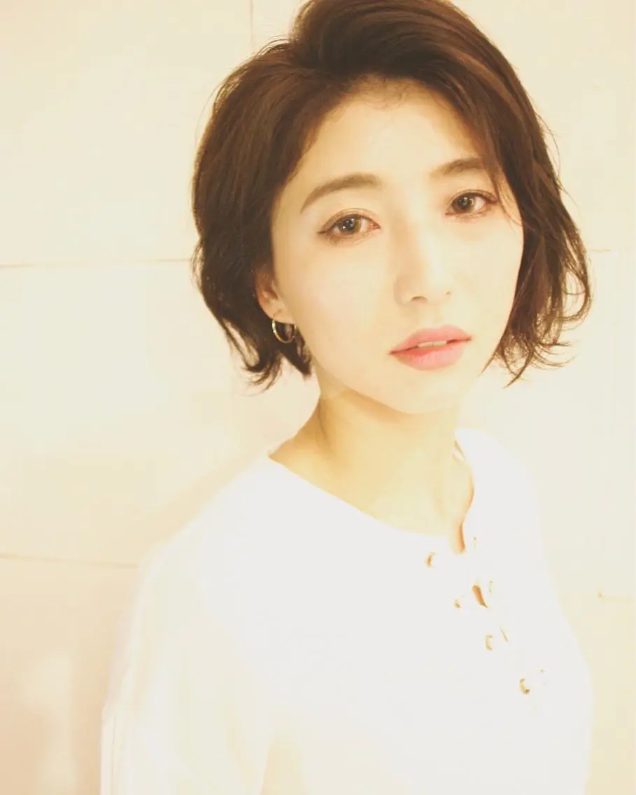 ショート 切りっぱなしボブ ショートボブ ボブ くせ毛 ハイライト AKUTSU KOICHIのヘアスタイル