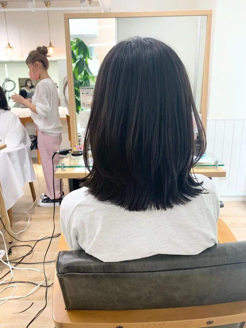 ミディアム カラー パーマ ヘアアレンジ メンズ キッズ ネイル マツエク・マツパ カット 縮毛矯正 レイヤーカット／ 巻ける縮毛矯正のヘアスタイル