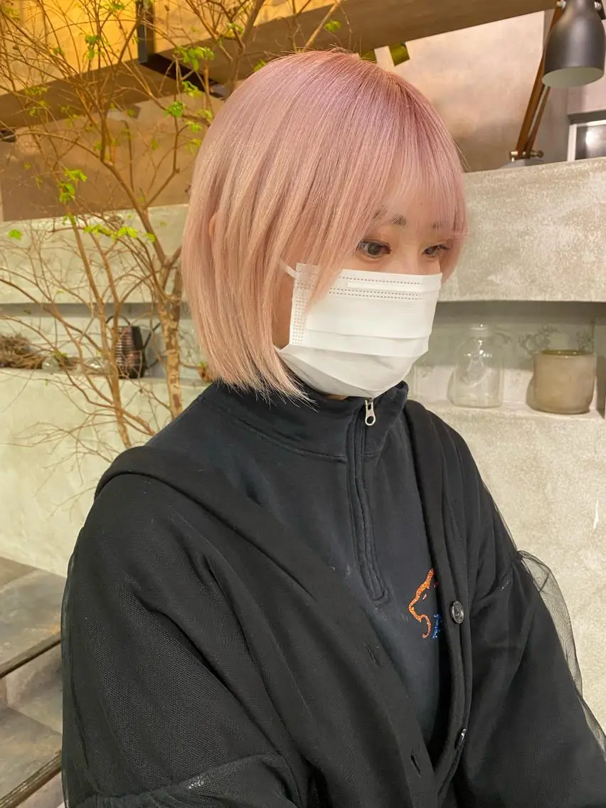 ショート カラー ブリーチ ピンクカラー ホワイトピンク 髙橋 玲渚のヘアスタイル