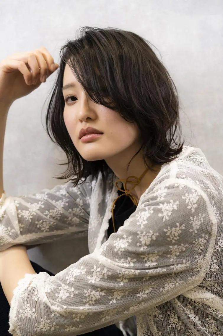 ミディアム 石井 静のヘアスタイル