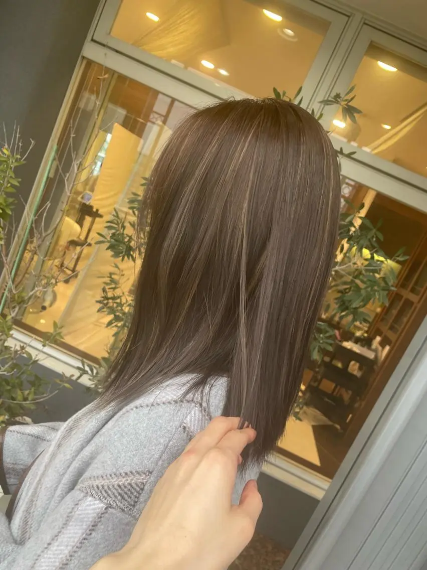 ミディアム カラー ベージュカラー ハイライトカラー ハイライト ヘアカラー トリートメント 佐々木 麻純のヘアスタイル