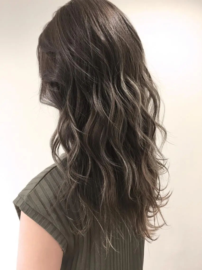 セミロング ハイライト Noe心斎橋 堀田 朋宏のヘアスタイル
