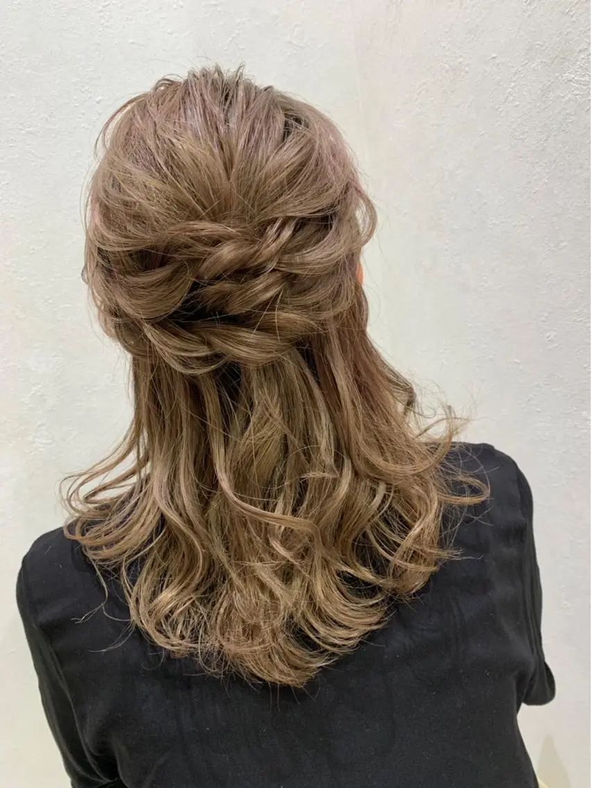セミロング カラー ヘアアレンジ ハイトーンカラー🤍 山下 優華のヘアスタイル