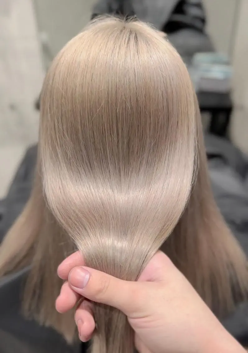 ロング カラー ベージュカラー mimiiy梅田 中崎町ハイトーンのヘアスタイル