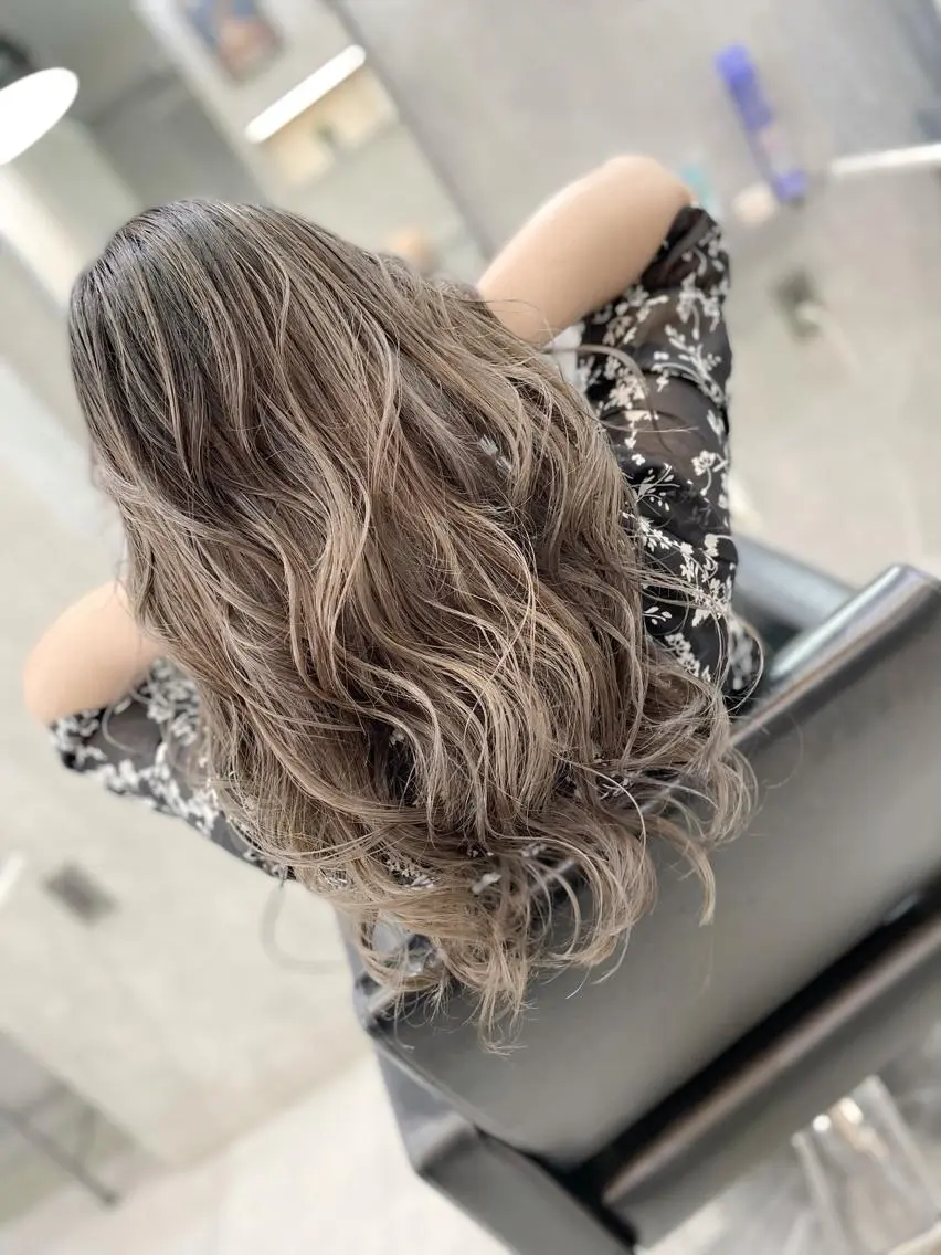 ロング カラー ヘアアレンジ ベージュカラー ミルクティーベージュ VIM hairおもろまち店のヘアスタイル