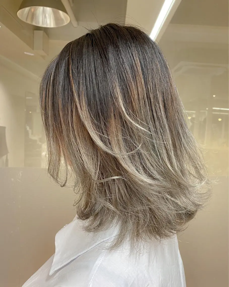 ミディアム カラー バレイヤージュ レイヤーカット 【透明感、艶髪】西村 有司のヘアスタイル