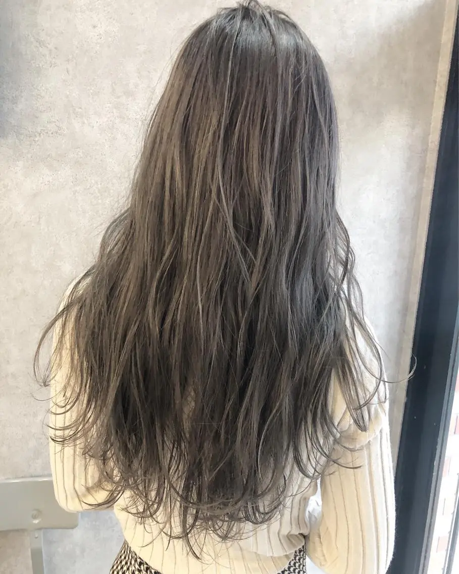ロング カラー 顔周りレイヤーカット ブリーチminamiのヘアスタイル