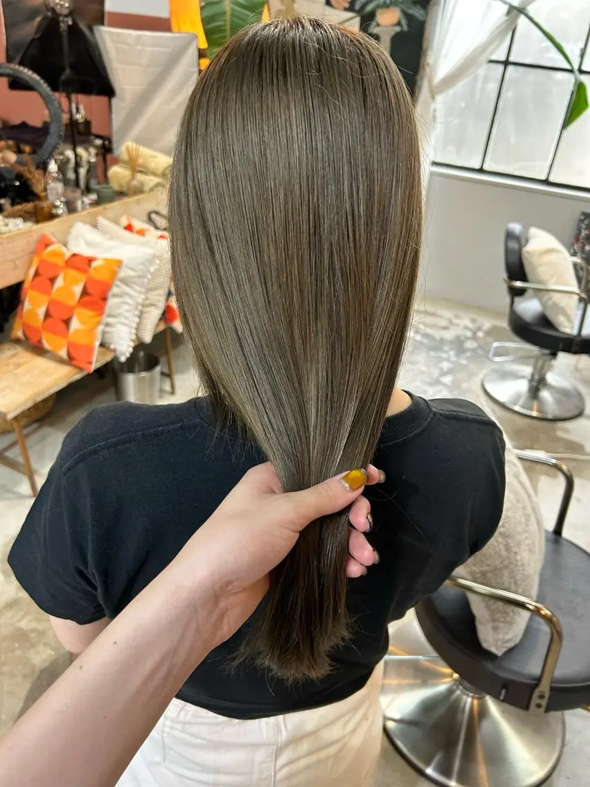 セミロング カット ヘアカラー トリートメント 問屋町chapter 日笠快生のヘアスタイル