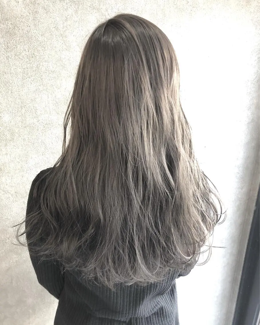 ロング カラー 顔周りレイヤーカット ブリーチminamiのヘアスタイル