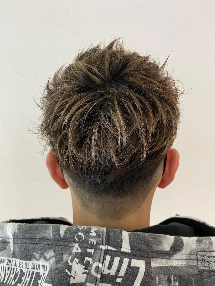 ショート カラー メンズ メンズハイライト 刈り上げ ハイライトカラー ハイライト 柳澤 和也のヘアスタイル
