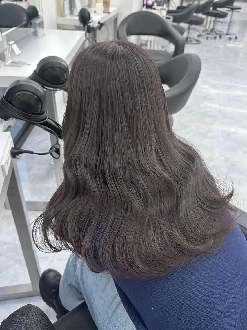 ロング カラー 韓国風グレージュ 🤍たくみ🤍のヘアスタイル