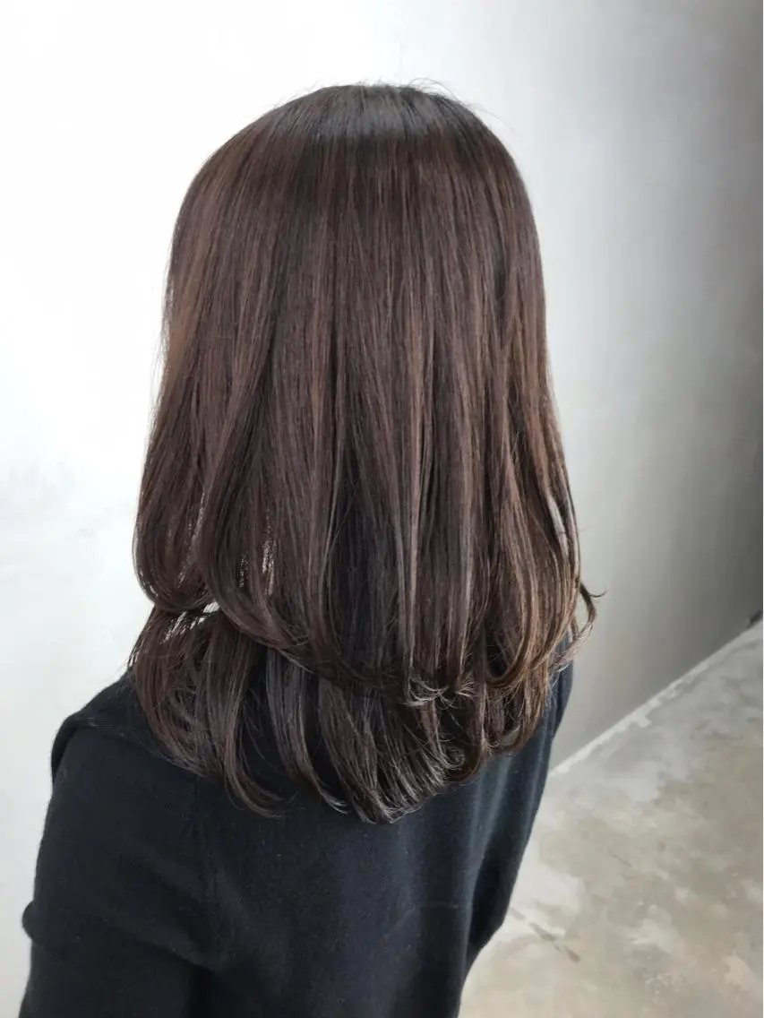 セミロング レイヤーカット yui .のヘアスタイル