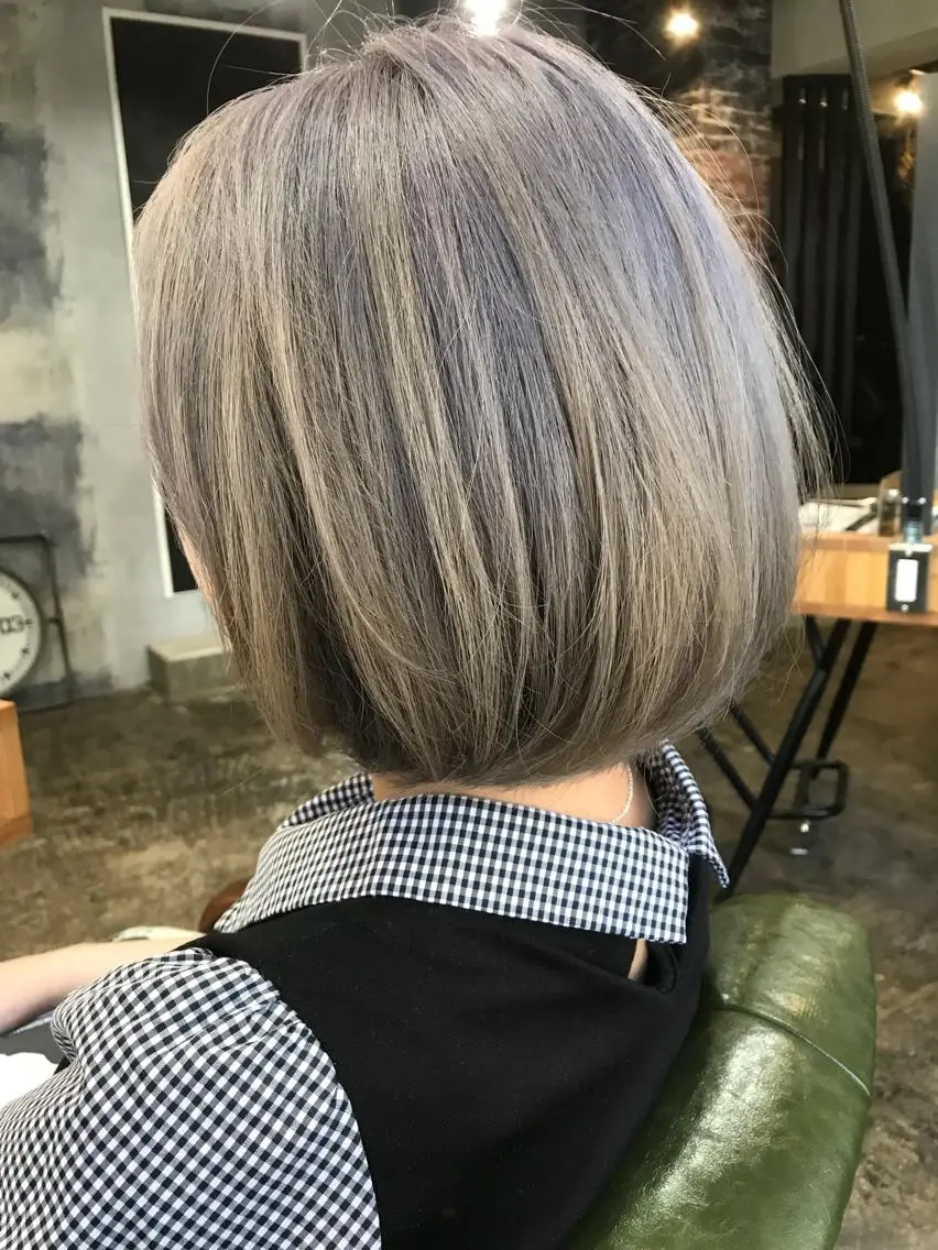 ショート カラー アディクシーカラー ブリーチ ダブルカラー グレージュ シルバー カット ヘアカラー トリートメント LOARK🍒 ロアークヘアーのヘアスタイル