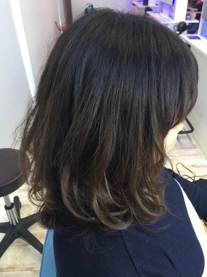 ミディアム カラー グラデーションカラー 白井 つづりのヘアスタイル