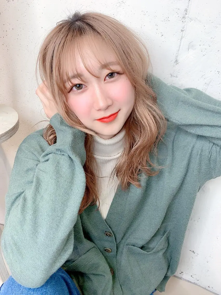 セミロング カラー 透明感ハイトーン🦄 キラ🌈のヘアスタイル