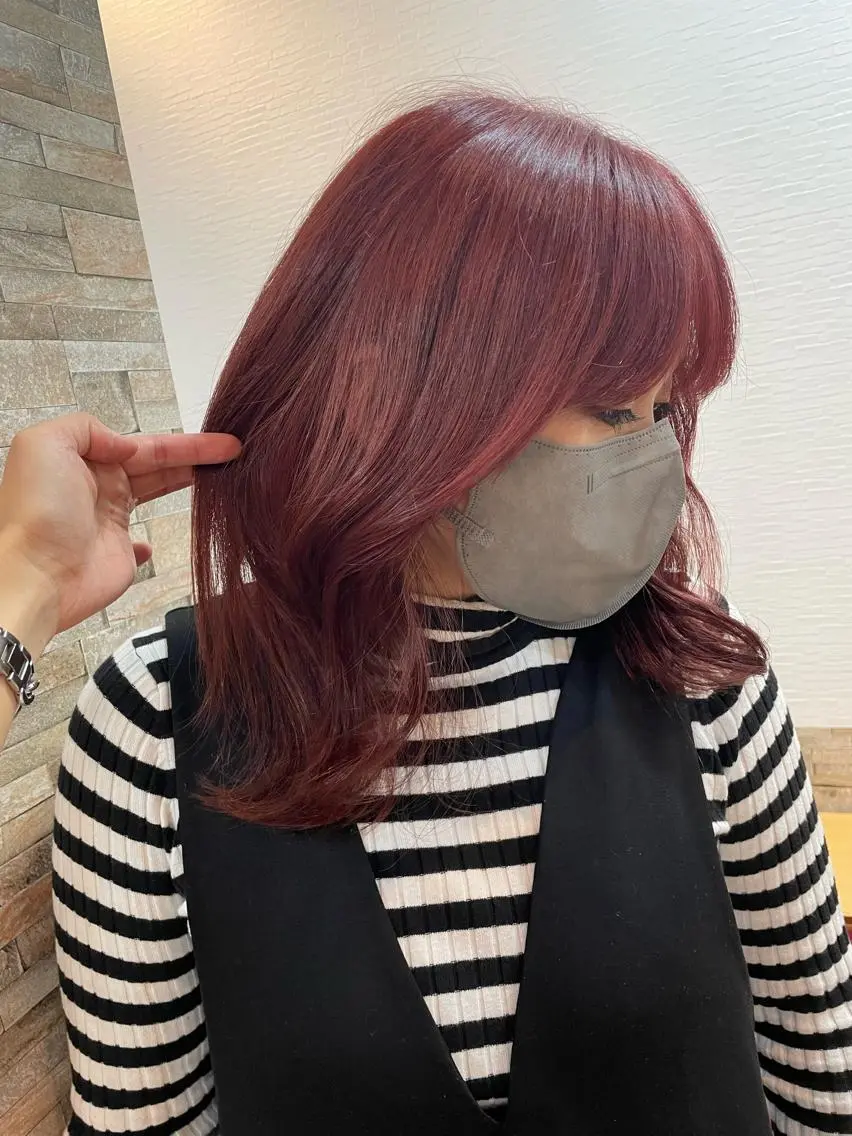 ロング カラー カシス レッドカラー ヘアカラー YUI/ ブリーチカラー🌷のヘアスタイル
