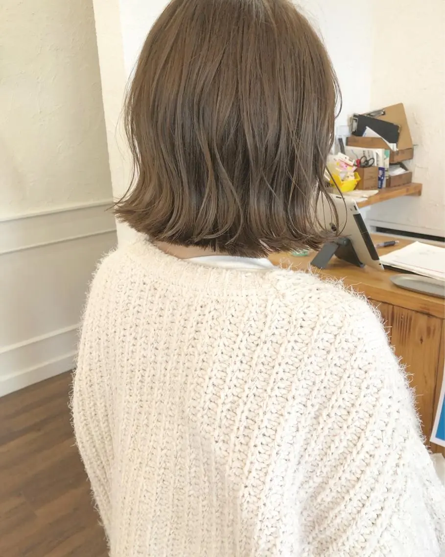 ショート カラー グレージュ ミルクティーグレージュ ヘアカラー トリートメント 江原 彩華のヘアスタイル
