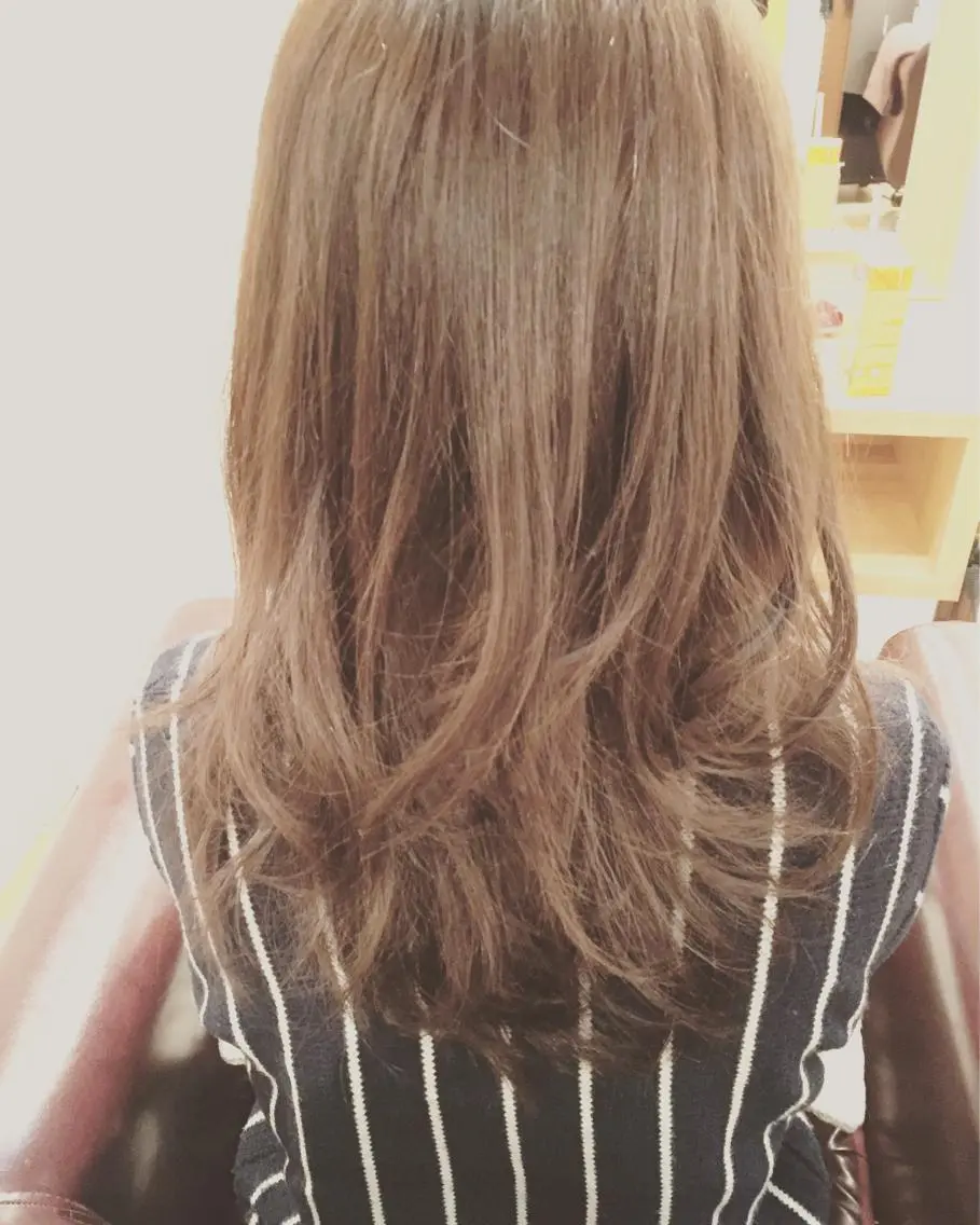 ミディアム セミロング ロング カラー ブリーチ 透明感カラー ブリーチなしカラー 💁♂️メンズカッ トパーマ💈大田涼華のヘアスタイル