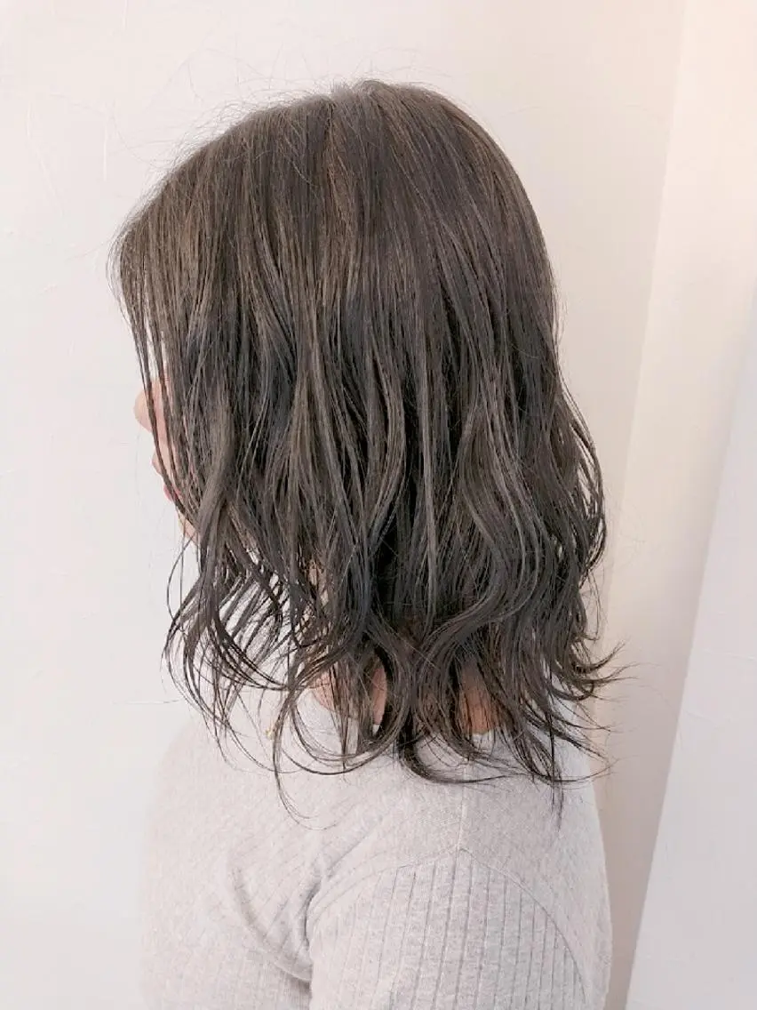 ミディアム カラー バレイヤージュ ブリーチ ブラウンカラー 透明感カラー ダークグレー カット ヘアカラー デザインカラー 髪質改善Lilithのその他イメージ
