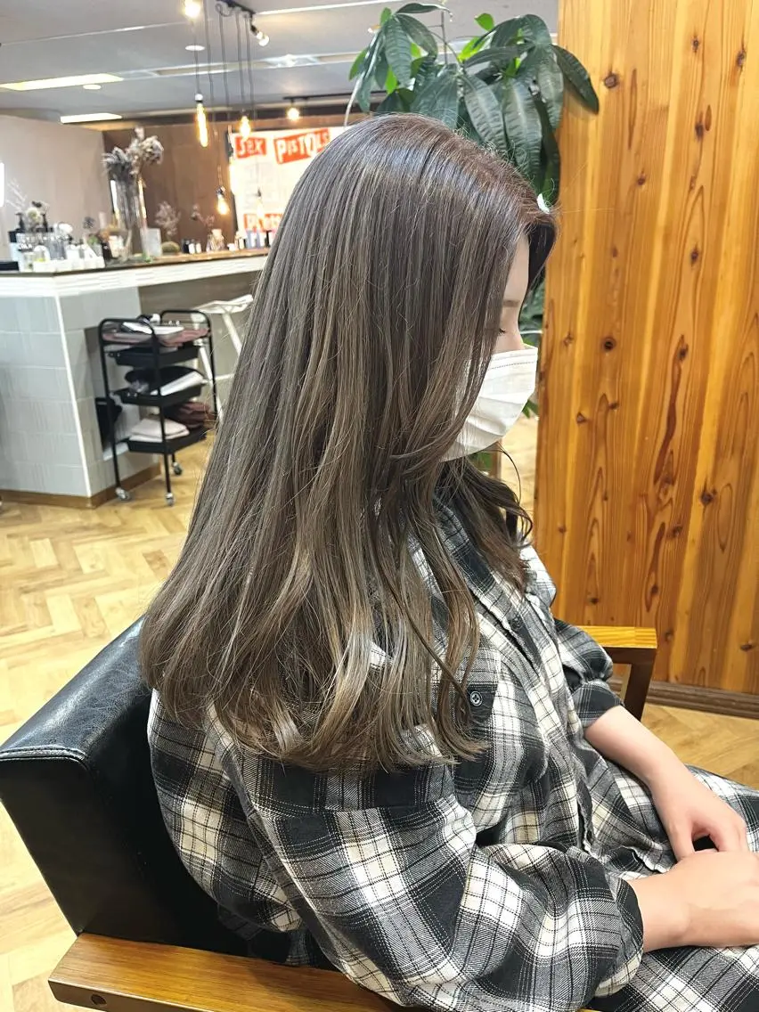 ロング カラー ヘアアレンジ ベージュカラー ブリーチ オリーブベージュ ena/ブリーチなし 透明感・レイヤー🎀のヘアスタイル