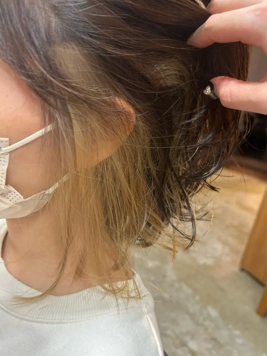 ミディアム カラー インナーカラー 阪口 依美奈のヘアスタイル