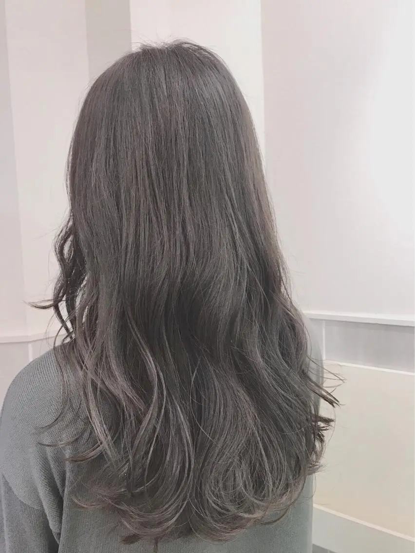 ロング カラー 透明感カラー グレージュ ぱつっとボブ/ 小野あかねのヘアスタイル