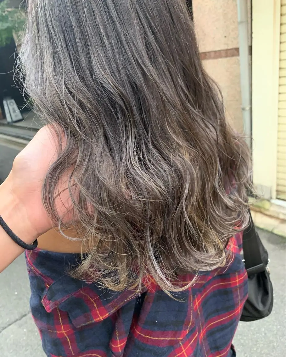 ミディアム カラー レイヤーカット 西村あきやのヘアスタイル