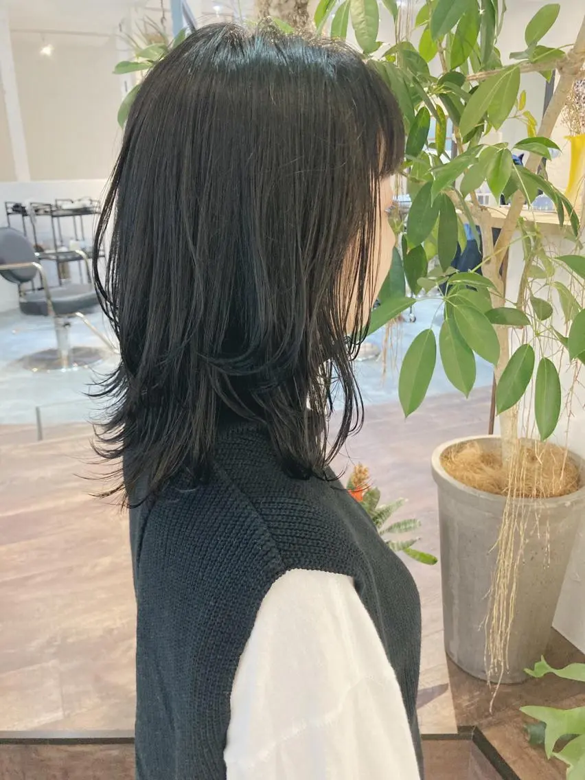 ミディアム ウルフカット カット ヘアカラー トリートメント 金田 夏野のヘアスタイル