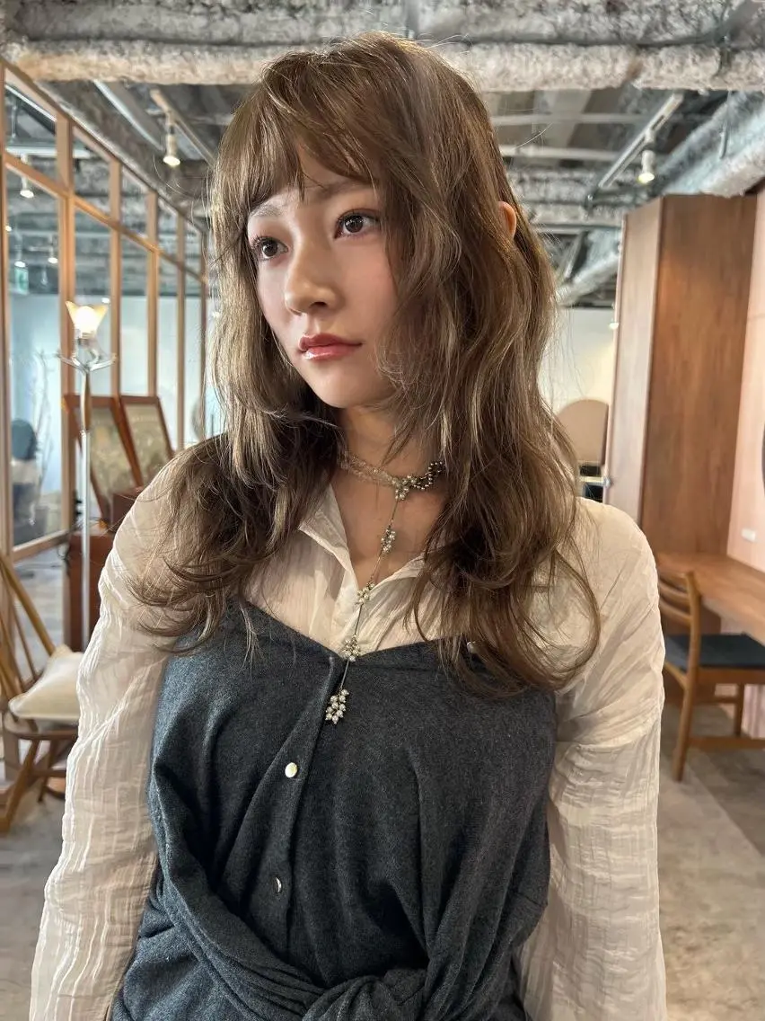 ミディアム パーマ カラー ミディアムパーマ アッシュ バレイヤージュ ベージュカラー ブリーチ カット ヘアカラー 縮毛矯正 トリートメント CEINE loqのヘアスタイル