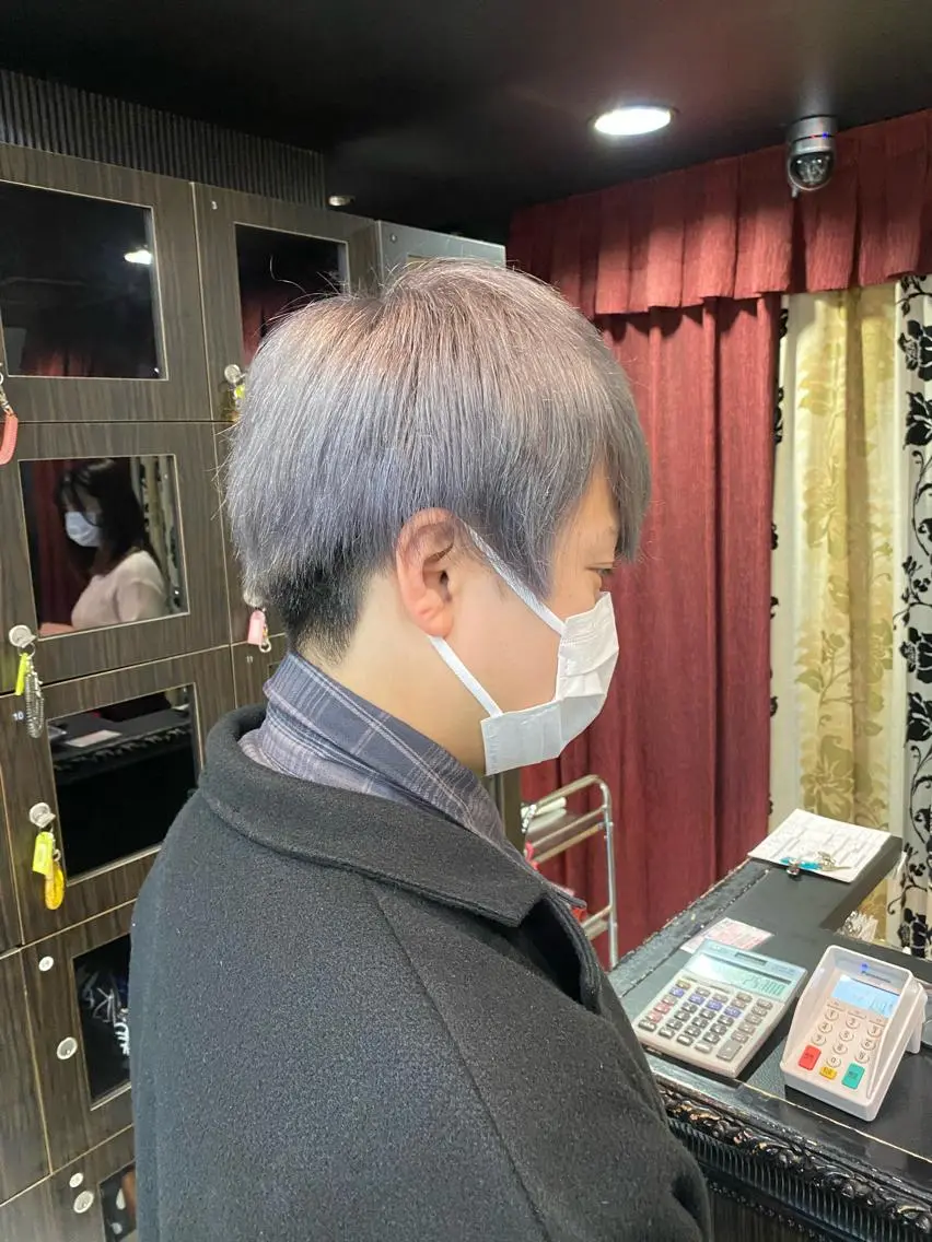 カラー メンズ アッシュ シルバー シルバーアッシュ グレージュ達人/赤み 消し/ブリーチ/岩崎のヘアスタイル